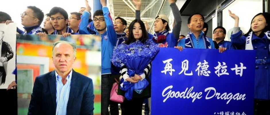 2013, november, Nanjing, airport - farewel with fotball fans